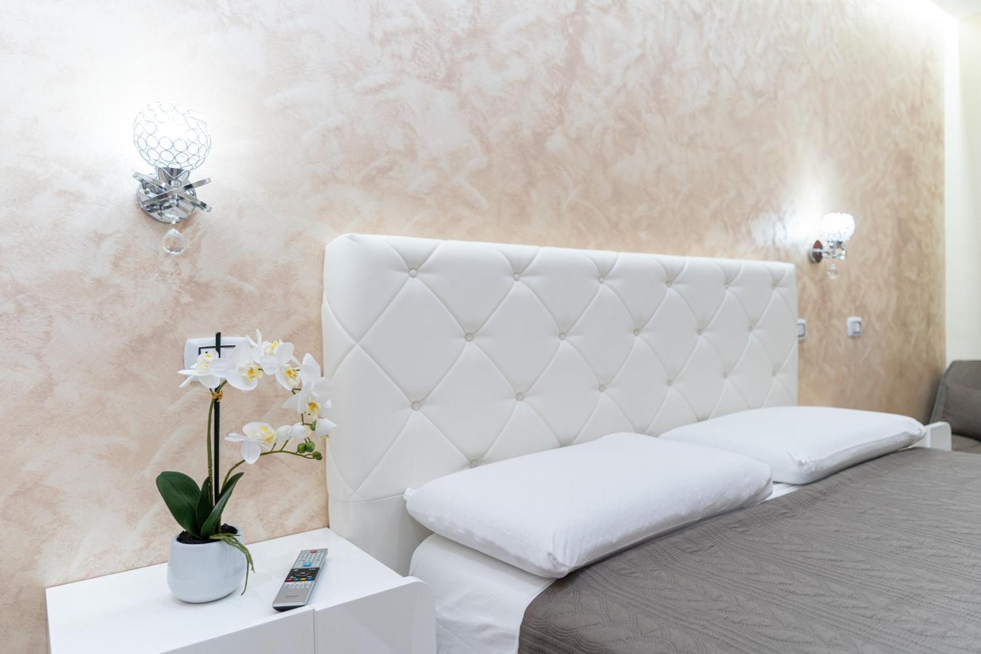 B&B Golden House & Spa Rose ภายนอก รูปภาพ