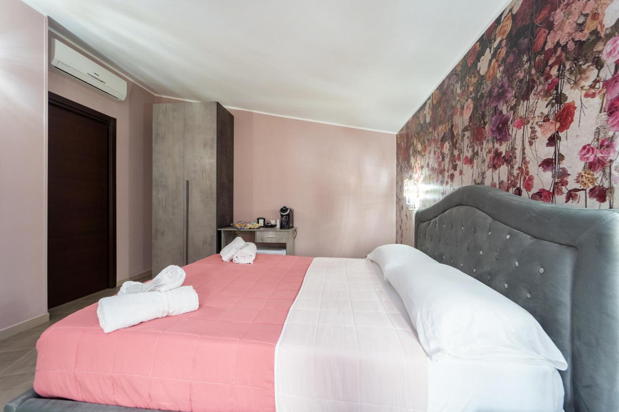 B&B Golden House & Spa Rose ภายนอก รูปภาพ